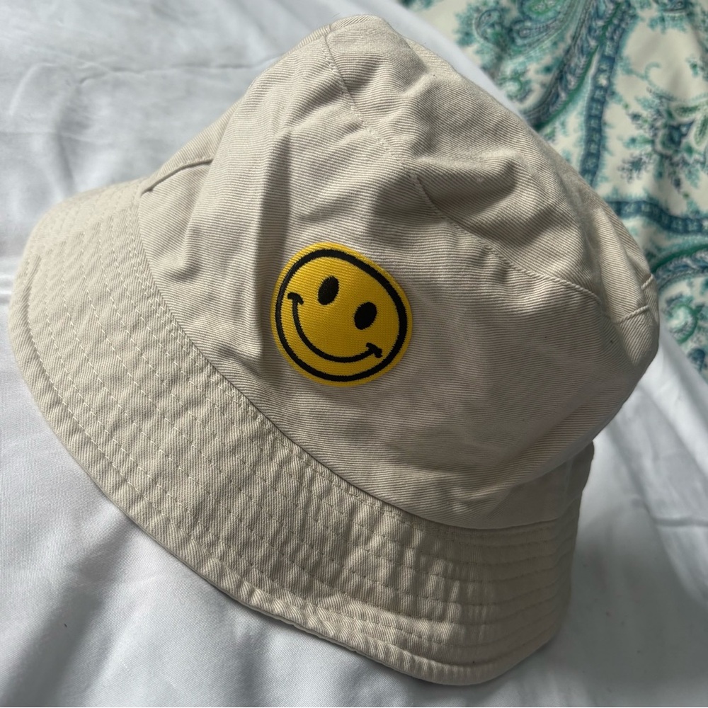 Beige Bucket Hat with Smiley Face